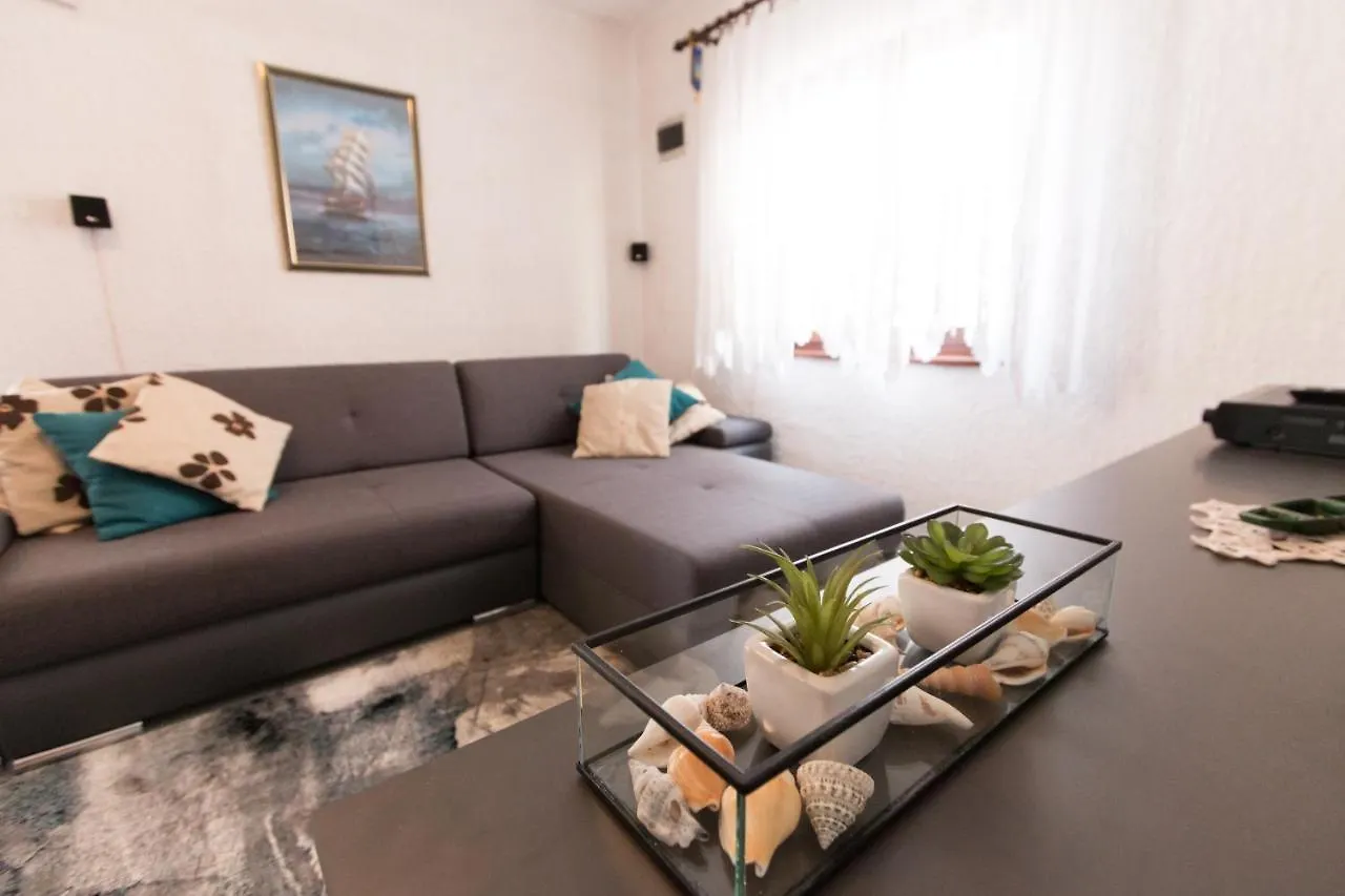 Holiday House Tara Villa Vir